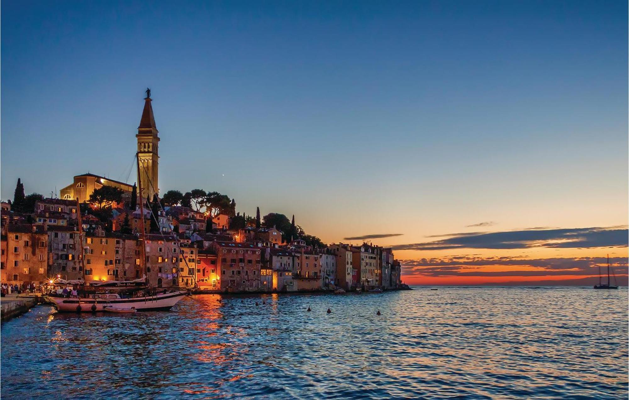 Amazing Apartment In Rovinj With Wifi Bagian luar foto